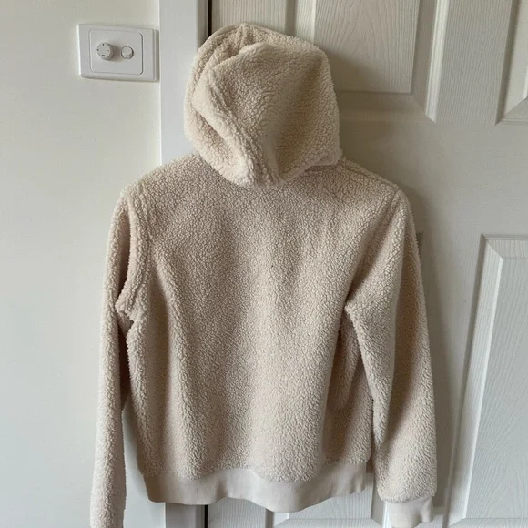 UNIQLO fluffy zip up jumper - Picture 3 of 3